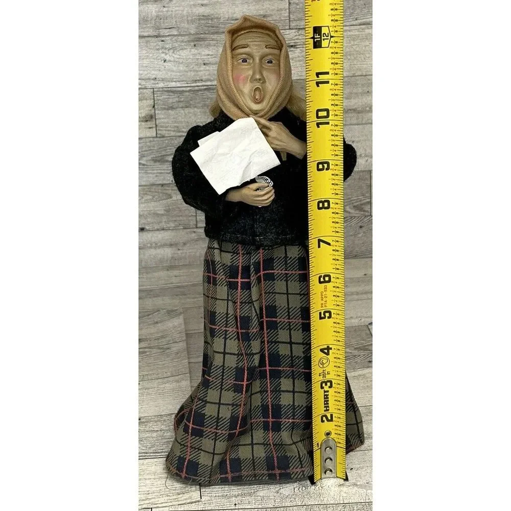 CHRISTMAS CAROLER FEMALE 12